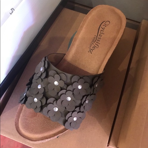 Last 1! Olive 3D Floral Comfort Platform WEDGE 5.5 - Picture 2 of 6